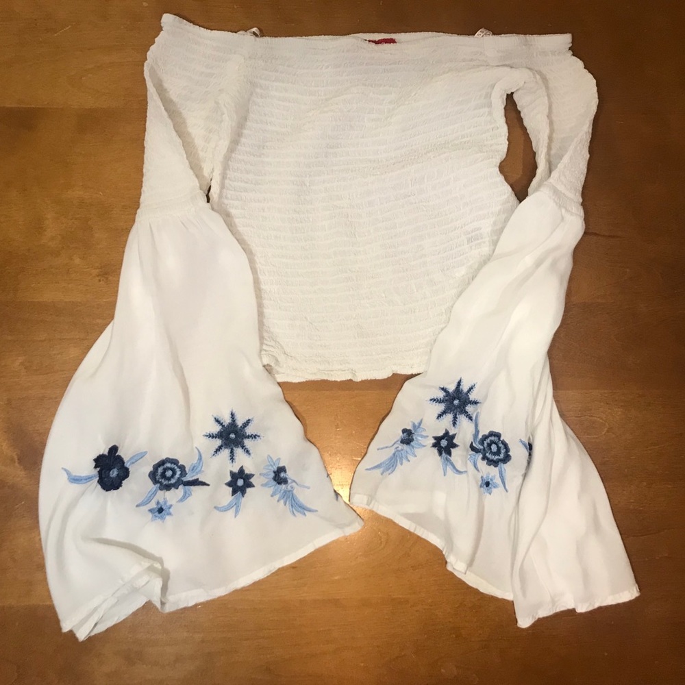 Like NEW Guess top